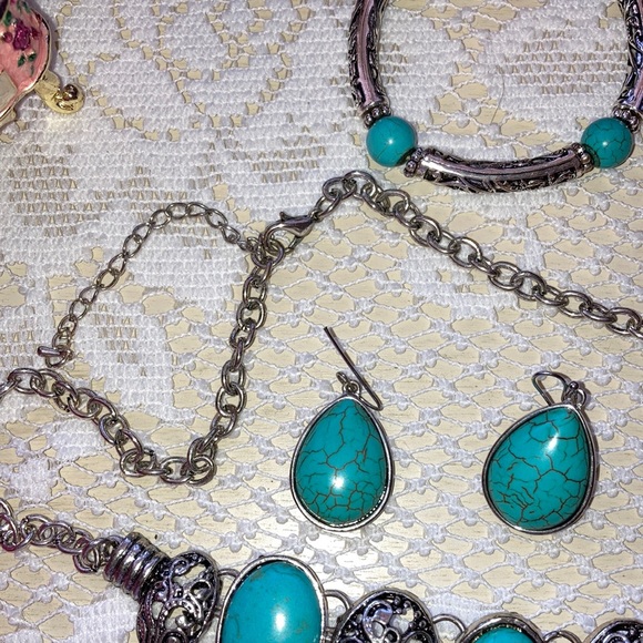 Vintage Silver Tone Turquoise Necklace/Bracelet/Earrings Set - Picture 6 of 7